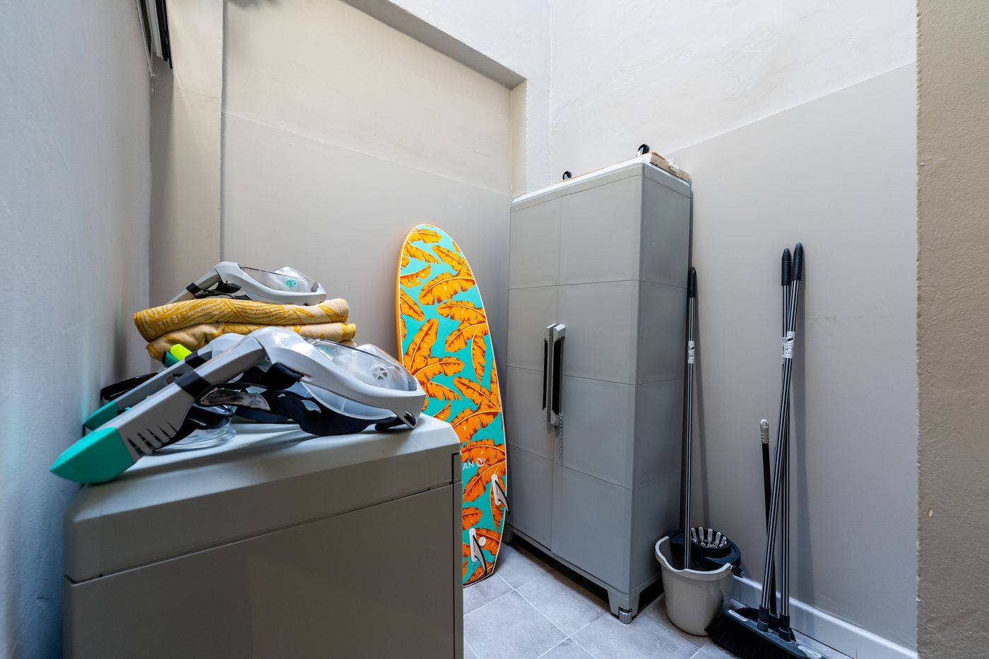 Beach gear: snorkel masks, towels and board