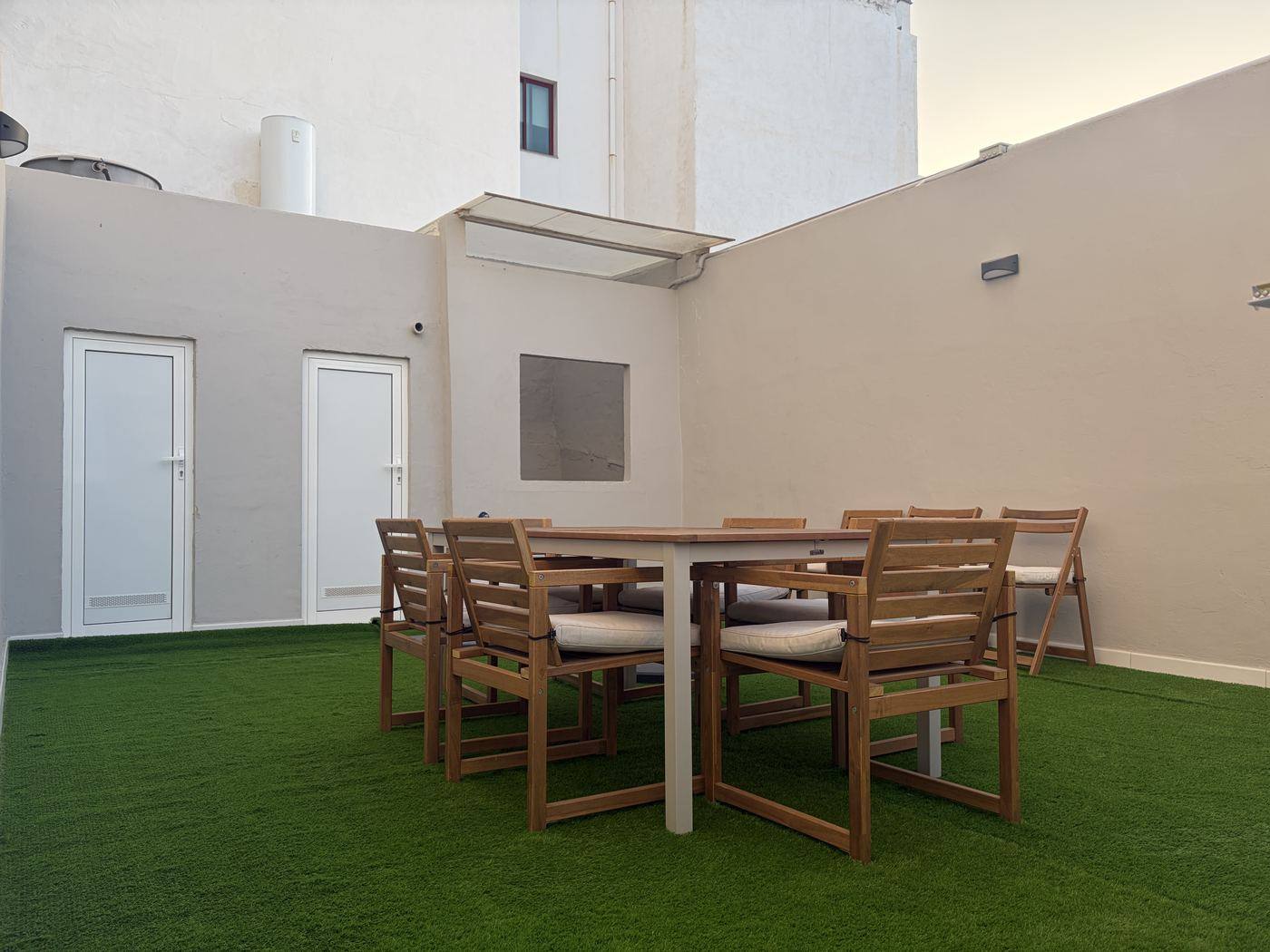 Rooftop dining table for the group